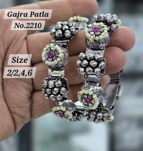 Juego de Brazaletes Redondos de Plata Oxidada Antigua, Diseño para Mujer, para Bodas, Fiestas, Estilo Étnico Tradicional y Colección de Recepciones - Product Image 1