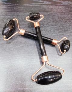 Masajeador de Ágata Negra de Alta Calidad, Figura de GuaSha, Caja de Madera Personalizable, Artesanía Hecha a Mano con Piedras Semipreciosas para la Cara - Product Image 3