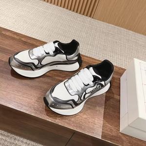 Chaussures de luxe de créateur en dropshipping, baskets personnalisées Alexander McQueen originales, baskets à lacets McQueen, chaussures de marche - Product Image 1
