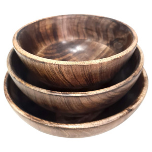 Ensemble de trois bols en bois écologiques au look royal faits à la main en manguier pour la cuisine, la table à manger et la décoration intérieure. - Product Image 3