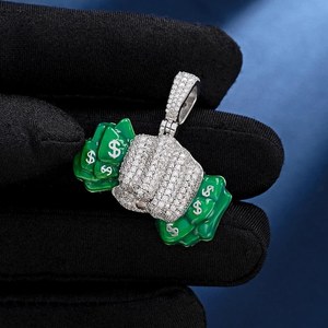 Pendentif de luxe certifié pour homme en argent sterling 925, personnalisé, avec moissanite VVS1 et émail, motif 'Money Grab', style Hip Hop, entièrement serti de pierres. - Product Image 4