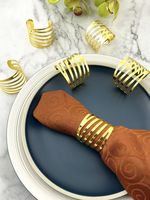 Anneau de serviette en métal argenté en spirale, prix de gros, support de décoration de table moderne chromé pour hôtel, salle à manger, mariage
