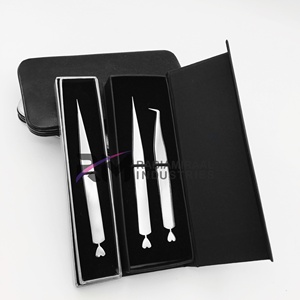 Pince à épiler professionnelle en acier inoxydable pour cils, pointe de précision, prise plate, outil d'extension de volume, emballage en boîte cartonnée / étui magnétique - Product Image 4