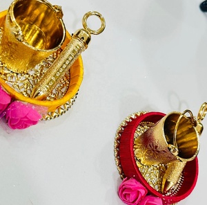 Elegante Set de Regalo Artesanal Haldi Kumkum con Mini Kalash Decorativo y Bandeja para Recuerdos de Boda y Pooja Festiva - Product Image 2