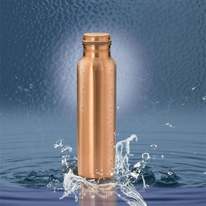 Botella de agua de metal ecológica con acabado semidestruído en bronce antiguo, a prueba de fugas, de Blossom Craft India. - Product Image 6