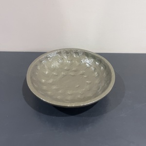 Bandeja Redonda Pequeña de Aluminio Decorativa Moderna con Acabado Dorado - Product Image 4