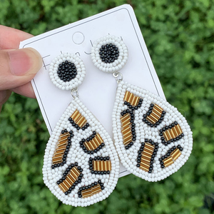 Boucles d'oreilles pendantes classiques et simples pour femmes, motif léopard perlé, style goutte d'eau, par MD HANDICRAFTS - Product Image 6