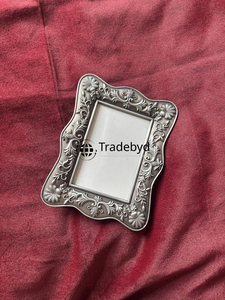 Marco de Fotos Metálico de Lujo, Elegante Adorno Decorativo de Tradebyd - Product Image 4