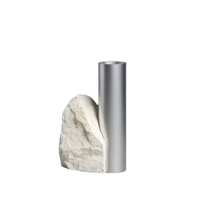 Portavelas Escultural de Roca y Metal, Diseño Artístico Moderno, Decoración de Mesa, Accesorio para Sala de Estar, Comedor - Product Image 1