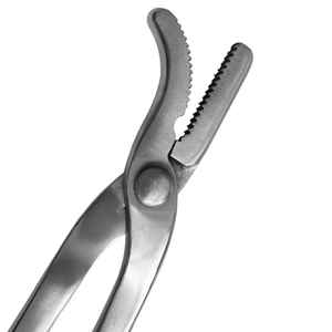 ชุดเครื่องมือช่างตัดแต่งกีบม้า IRON FARRIER TOOLS คุณภาพสูงระดับมืออาชีพ ผลิตจากสแตนเลสสตีลระดับพรีเมียม ระบายอากาศได้ดี สำหรับการดูแลกีบม้า - Product Image 1