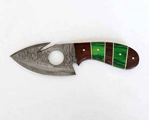 Herramienta Utilitaria de Acero de Damasco Hecha a Mano con Mango Verde y de Madera para Exhibición - Product Image 2