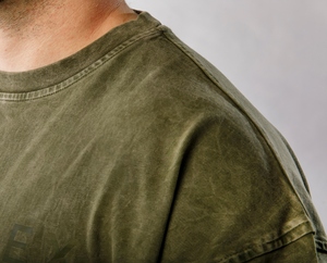 Camiseta Unisex Oversize con Lavado Ácido – Camiseta de Algodón Lavado de Corte Cuadrado Estructurado para Streetwear Contemporáneo - Product Image 2