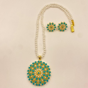 Conjunto de Collar y Pendientes de Turquesa RAY FINE ORNATES, Joyería Hecha a Mano con Perlas y Piedras Preciosas, Chapado en Oro sobre Latón, Certificado IGI, a la Moda - Product Image 1