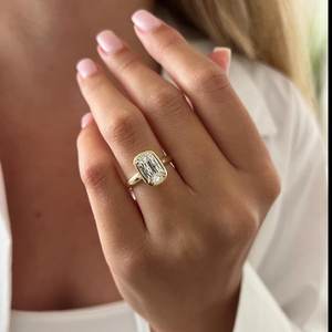 Anillo Solitario de Diamante Corte Cruzado Brillante de 2.01 Quilates en Oro Amarillo de 14K con Diamante Cultivado en Laboratorio, Regalo de Compromiso para Novia - Product Image 1