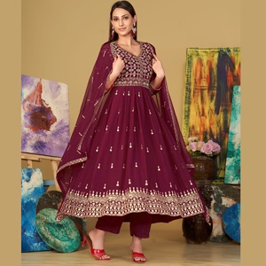 Costume Anarkali rose foncé pour femme, très demandé, manches 3/4, en crêpe de Georgette, semi-couture, pour Diwali, fête, séchage rapide - Product Image 1