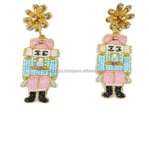 Pendientes Colgantes Bohemios de Cuentas con Diseño de Flor y Cascanueces, Hechos a Mano, Joyería Navideña Temática, con Cuentas de Semillas, de Destaque, Regalo Unisex - Product Image 1