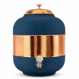 Dispensador de Agua Moderno de Cobre con Tapa y Grifo, Acabado Martillado Azul, Gran Capacidad, Recipiente para Almacenar Bebidas en el Hogar - Product Image 1