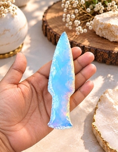 Pierre précieuse Opalite, lame fantaisie cannelée et écaillée, sculptée à la main, pour Wicca, élimination de la négativité, mascotte au toucher réel, 4-5 - Product Image 3
