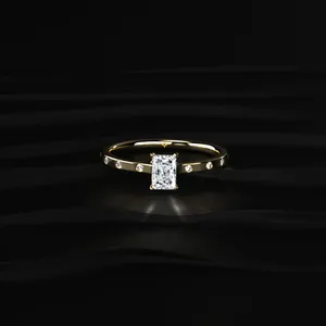 Anillo de Boda con Diamantes de Corte Radiante, Anillo Dorado con Piedras Blancas, Claridad VS, Compre Directamente del Proveedor Indio - Product Image 1