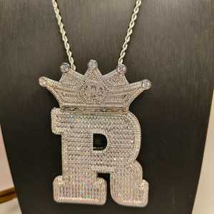 Bijou Hip Hop de Luxe en Argent, Lettre Initiale R Couronne Entièrement Sertie de Moissanite VVS Taille Brillant, Testée au Diamant, pour Fiançailles - Product Image 4