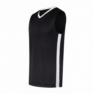 เสื้อบาสเก็ตบอลตาข่ายคอวีสีดำสำหรับผู้ชายพร้อมแถบข้างสีขาว ดูดซับความชื้น ทรงพอดีตัว - Product Image 6