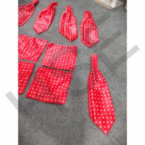 Pièces de tissu en satin rouge à pois prédécoupées sur mesure pour la fabrication de cravates et d'accessoires - Product Image 6