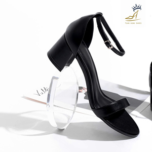 Sandales habillées essentielles à talons carrés de 5 cm avec bride cheville, en PU satiné, fabricant vietnamien ODM/OEM - Product Image 4