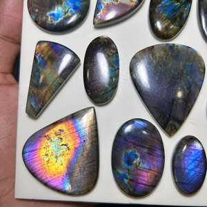 MAHNAJ GEMS Vente en gros de pierres précieuses naturelles : Spectrolite violette, Labradorite, Cabochons en vrac avec éclat de couleur, pour la fabrication de bijoux - Product Image 2