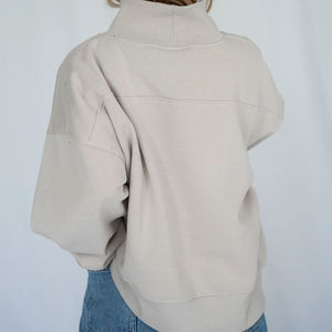 Sudadera de felpa de algodón grueso personalizada al por mayor para mujer, con bordado, hombros caídos, cuello simulado y corte oversize. - Product Image 4