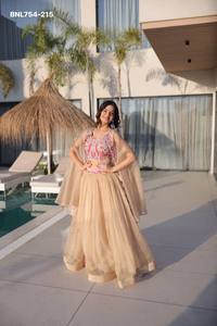 Nouvelle variété de Lehenga-Choli évasé en soie Sindhore brodé de perles, prêt-à-porter, avec ensemble shrug, fabriqué à Surat - Product Image 4