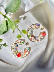 Pendientes de Resina Hipoalergénicos, Pendientes de Resina Amigables con la Piel, Pendientes de Resina de Color Sólido, Artículo de Resina para Uso en Fábrica y Venta al Por Mayor Personalizada - Product Image 4