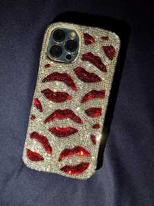 Lindo llavero con correa para teléfono de diseño personalizado, hecho a mano con cuentas de semillas, compatible con iPhone y Samsung, de cerámica esmaltada. - Product Image 2