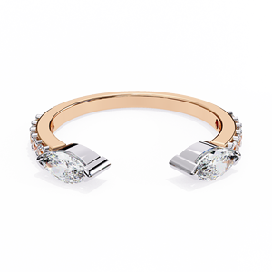 Bague statement en saphir bleu royal de qualité supérieure avec halo de diamants brillants pour occasions nuptiales élégantes et événements de luxe - Product Image 4
