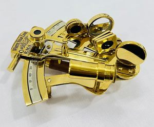 Sextant artisanal en laiton poli, plaqué or, style antique moderne, instrument de navigation maritime vintage, nautique - Product Image 4