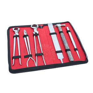Kit de Herramientas para Herrador Equino con Martillo de Forja, Pinza para Clavos, Cortaúñas de 15 Pulgadas, Pinza para Cascarones, Mordazas de Sujeción, Extractor de Zapatas y Lima de Cascarones - Product Image 1