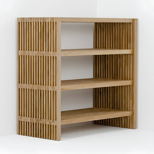 Estante de toallas de baño de madera independiente con laterales de listones verticales y almacenamiento abierto para proyectos de hostelería, importación y suministro. - Product Image 3