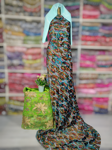 Magnífico Conjunto de Vestido de Novia de Terciopelo Jacquard Maqbal Dirac de Somalia con Diseño Floral Multicolor Brillante y Pedrería - Proveedor Indio - Product Image 2