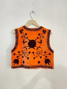 เสื้อกั๊กกำมะหยี่ซูซานีงานฝีมือ เสื้อกั๊กผู้หญิงสไตล์ชาติพันธุ์ ปักลายดอกไม้สไตล์โบฮีเมียน เสื้อคลุมไม่มีแขนสำหรับงานเทศกาล - Product Image 5