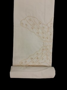 Tela de Algodón Blanco Premium Directo de Fábrica – Broderie Anglaise con Bordado de Mariposas y Recortes – 100% Algodón - Product Image 3