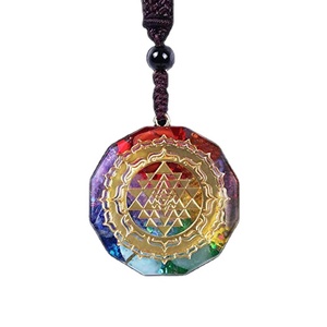 Orgone Gemstone Seven Chakra Shri Yantra Pendentif Hexagonal 100% Cristaux Véritables Naturels Faits à la Main De Cristaux Amayra Exportations - Product Image 1