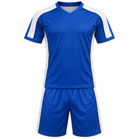 Kit de football personnalisé avec nom et numéro du joueur, maillot et short de football sublimés, 100% polyester, col en V, uniforme d'équipe OEM