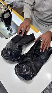 Gants de boxe noirs à lacets, légers, imperméables, en cuir PU, avec logo personnalisé, pour l'entraînement – Offre Spéciale - Product Image 3