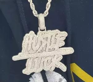 Colgante Personalizado de Moissanita Redonda de 5 Quilates con Baño de Plata 925, Colgantes y Dijes Finos para Fiestas - Product Image 1