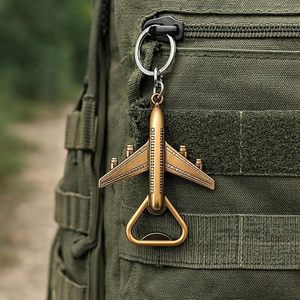 Llavero metálico con forma de avión y abridor de botellas de cerveza para coche y bicicleta, llavero multiusos con forma de avión para amantes de los viajes - Product Image 4