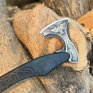 Hacha Vikinga Industrial de Inspiración Escandinava Tradicional, Mango Curvo de Madera, Hoja de Acero al Carbono, para Campismo, Caza y Trabajo en Madera - Product Image 4