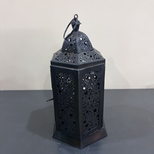 ตะเกียงเหล็กสไตล์โมร็อกโกลายดาวสลักลายตกแต่ง สำหรับตกแต่งบ้านในช่วงรอมฎอนและอีด ขนาด 5x5.5x10 นิ้ว ดีไซน์งานฝีมือ รุ่น L542 - Product Image 3