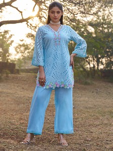 Conjunto de Kurta y Palazzo Elegante Bordado en Algodón Azul Claro, Cuello en V, Ropa India y Pakistaní Estilo Bollywood para Fiestas y Eventos - Product Image 6