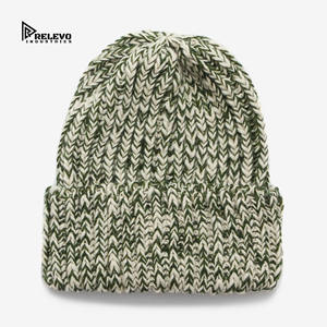 Bonnets d'hiver personnalisés avec logo pour hommes et femmes, bonnets en acrylique tricotés unis en gros, bonnets doux et chauds à revers pour la personnalisation de marque - Product Image 6