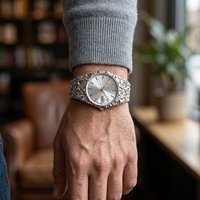 Elegante Reloj de Cuarzo para Hombre en Oro Amarillo con Visualización de Fecha, Esfera Redonda, Cierre de 30 mm, Estilo Lujoso Analógico