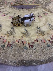 Lehenga Choli de Lujo con Bordado Dorado, Largo hasta el Suelo, con Dupatta de Tela de Red, para Mujer, Ideal para el Verano, Diwali, Graduaciones y Fiestas - Product Image 5